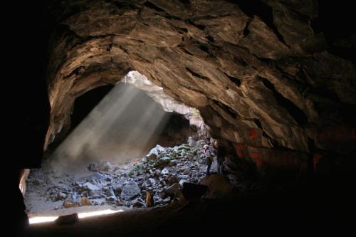 2007021713-02-18-cave