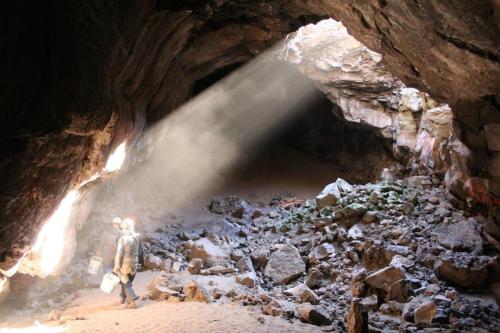 2007021713-37-04-cave