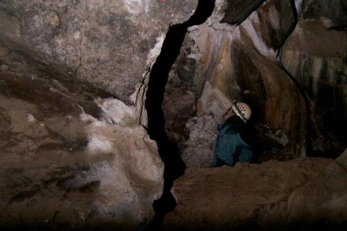 2011022611-12-39-cave